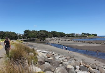 Te Henui stream at mouth.jpg